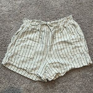 Women time and tru linen shorts in size xs (0-2). NWOT